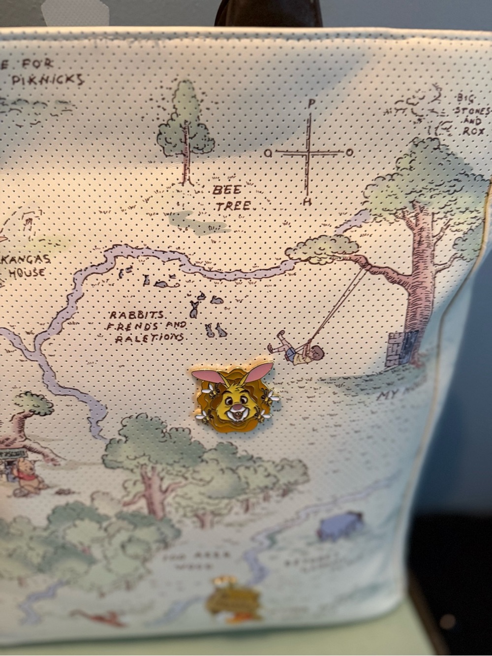Loungefly Winnie The Pooh Tote and crossbody with Character Pins - Picture 3 of 8